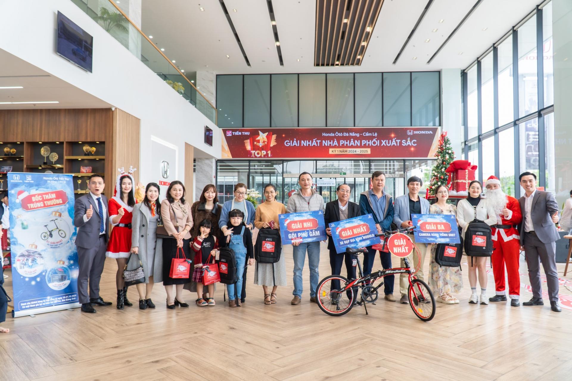 Rộn Ràng Không Khí Mùa Lễ Hội Tại Sự Kiện Vui Lái Thử - Đón Giáng Sinh