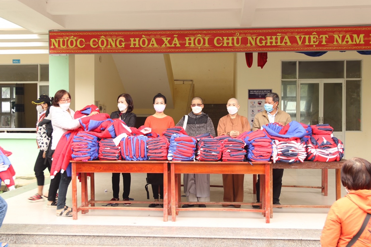 Tiến Thu Chia Sẻ Yêu Thương Đến Với Người Dân Quảng Nam Trước Thềm Năm Mới