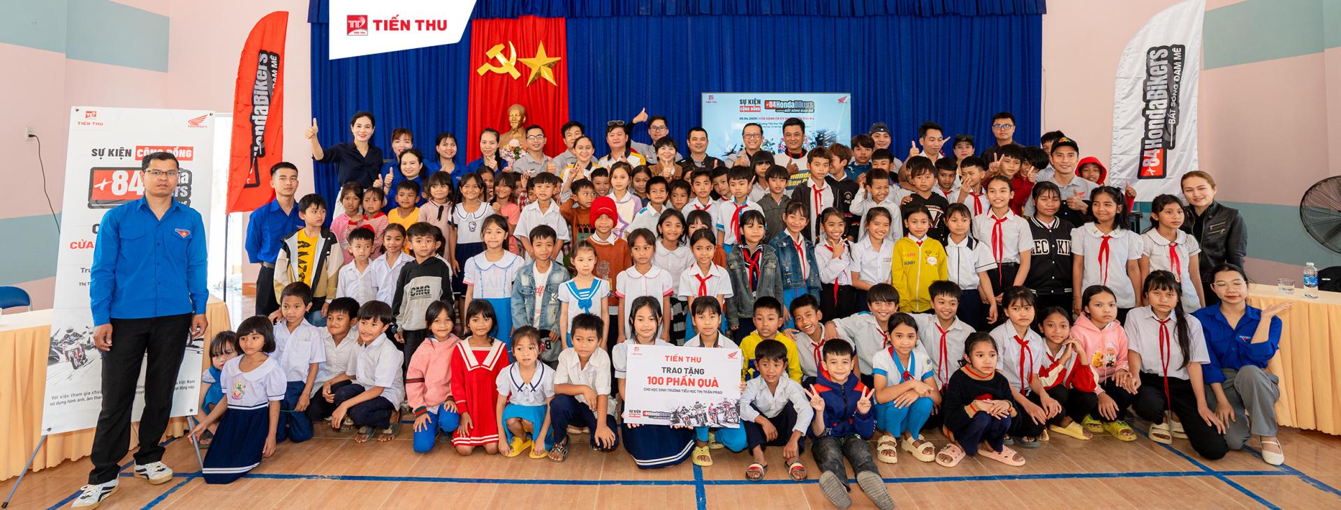 Nhịp Đập Biker - Tiến Thu Trao Tặng 100 Phần Quà Thiện Nguyện