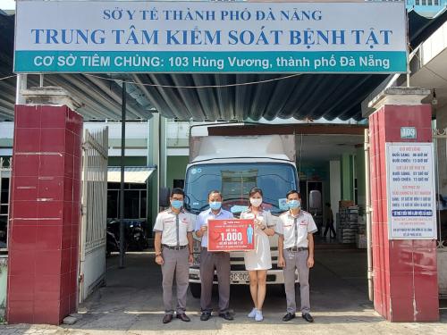 Trao Tặng 1000 Bộ Đồ Bảo Hộ Y Tế Và 10 Thùng Nước Sát Khuẩn Cho Sở Y Tế TP. Đà Nẵng